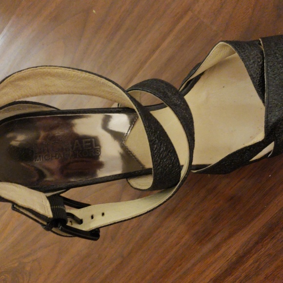 Heals - Picture 3 of 3